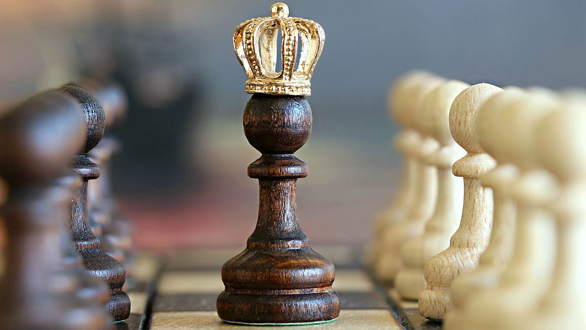 Queen of pawns